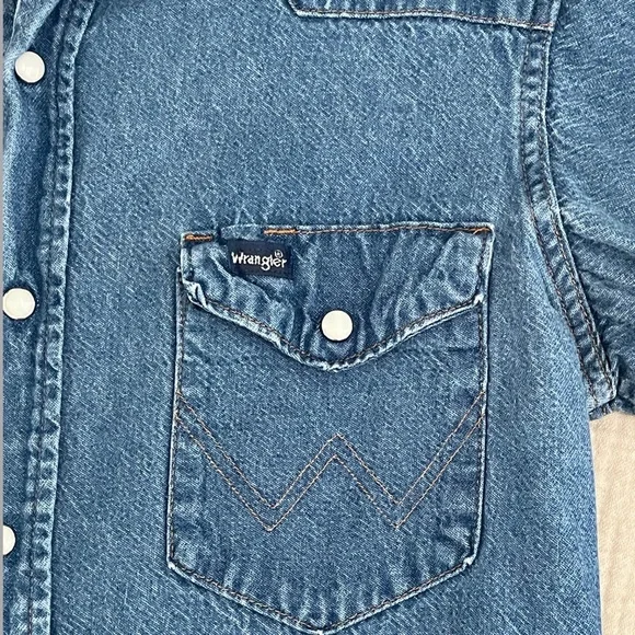 VINTAGE Wrangler denim button down shirt regular fit x-long tails size 1… - Picture 5 of 8